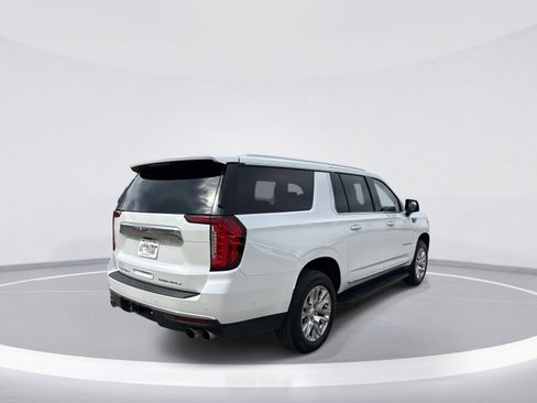 Used 2023 GMC Yukon XL Denali w/ Advanced Technology Package image 8