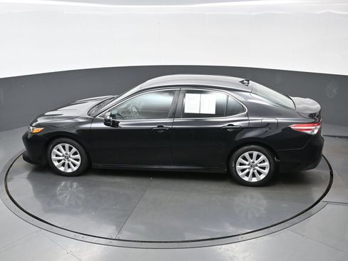 Used 2020 Toyota Camry LE FWD image 33