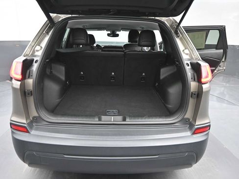 Used 2019 Jeep Cherokee Latitude Plus w/ Comfort/Convenience Group AWD/4WD image 13