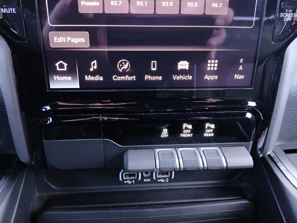 Used 2026 RAM 1500 Laramie AWD/4WD image 14