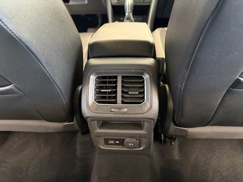 Used 2018 Volkswagen Tiguan SE w/ Panoramic Sunroof Package image 23