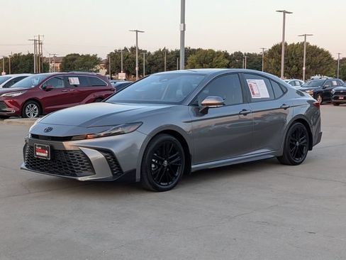 Used 2026 Toyota Camry SE FWD image 10