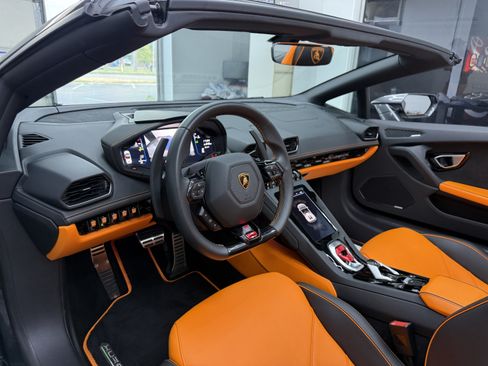 Used 2023 Lamborghini Huracan EVO RWD image 14