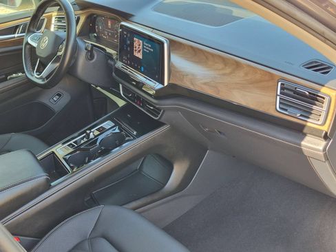 Used 2025 Volkswagen Atlas SE FWD image 31