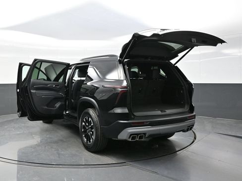 Used 2025 Chevrolet Traverse Z71 AWD/4WD image 37