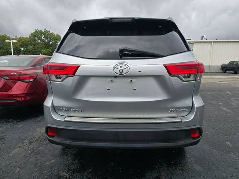 Used 2018 Toyota Highlander XLE AWD/4WD image 6