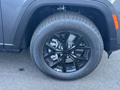 New 2025 Jeep Grand Cherokee L Altitude image 12