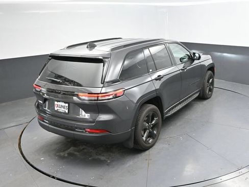 Used 2025 Jeep Grand Cherokee Altitude AWD/4WD image 33