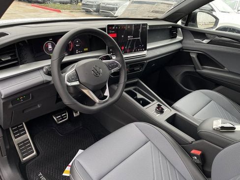 New 2026 Volkswagen Tiguan SE R-Line image 11