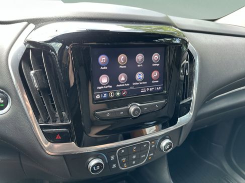 Used 2022 Chevrolet Traverse LT FWD image 19