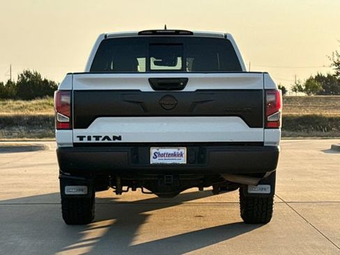 Used 2023 Nissan Titan PRO-4X w/ Pro-4x Convenience Package AWD/4WD image 7