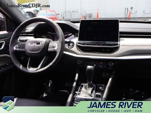 Used 2025 Jeep Compass Limited AWD/4WD image 13