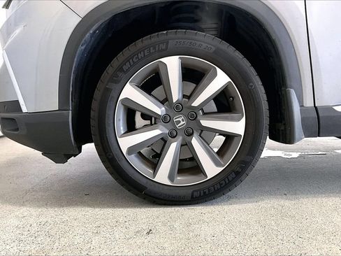 Used 2025 Honda Pilot Touring image 6