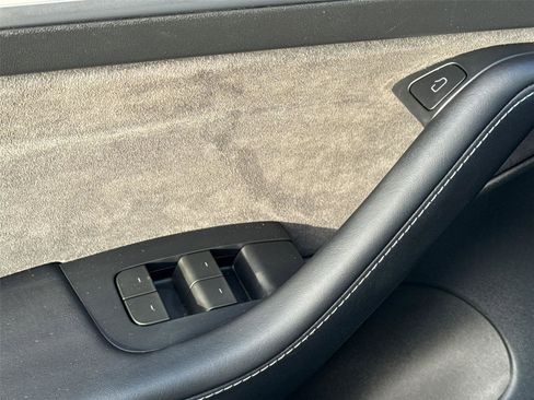 Used 2023 Tesla Model 3 Standard Range image 31