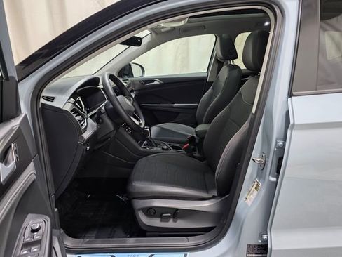 Certified 2025 Volkswagen Taos SE image 13