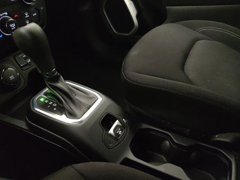 Used 2021 Jeep Renegade Sport image 26