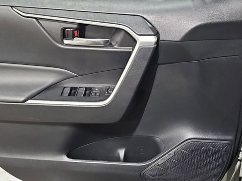 Used 2022 Toyota RAV4 XLE image 22