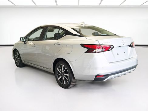 Used 2025 Nissan Versa SV image 6