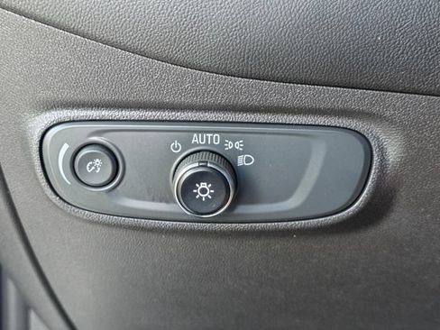 Used 2020 Chevrolet Equinox LS w/ LS Convenience Package FWD image 22