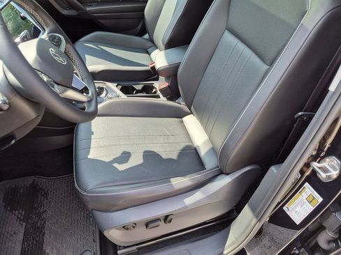 Used 2022 Volkswagen Tiguan SE w/ Panoramic Sunroof Package AWD/4WD image 23
