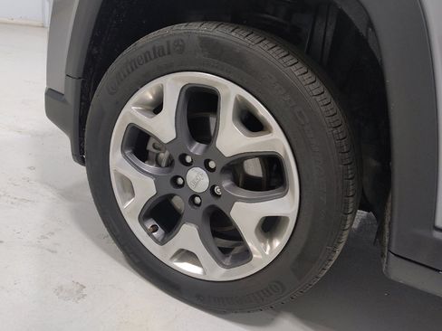 Used 2018 Jeep Compass Limited w/ Navigation Group AWD/4WD image 31
