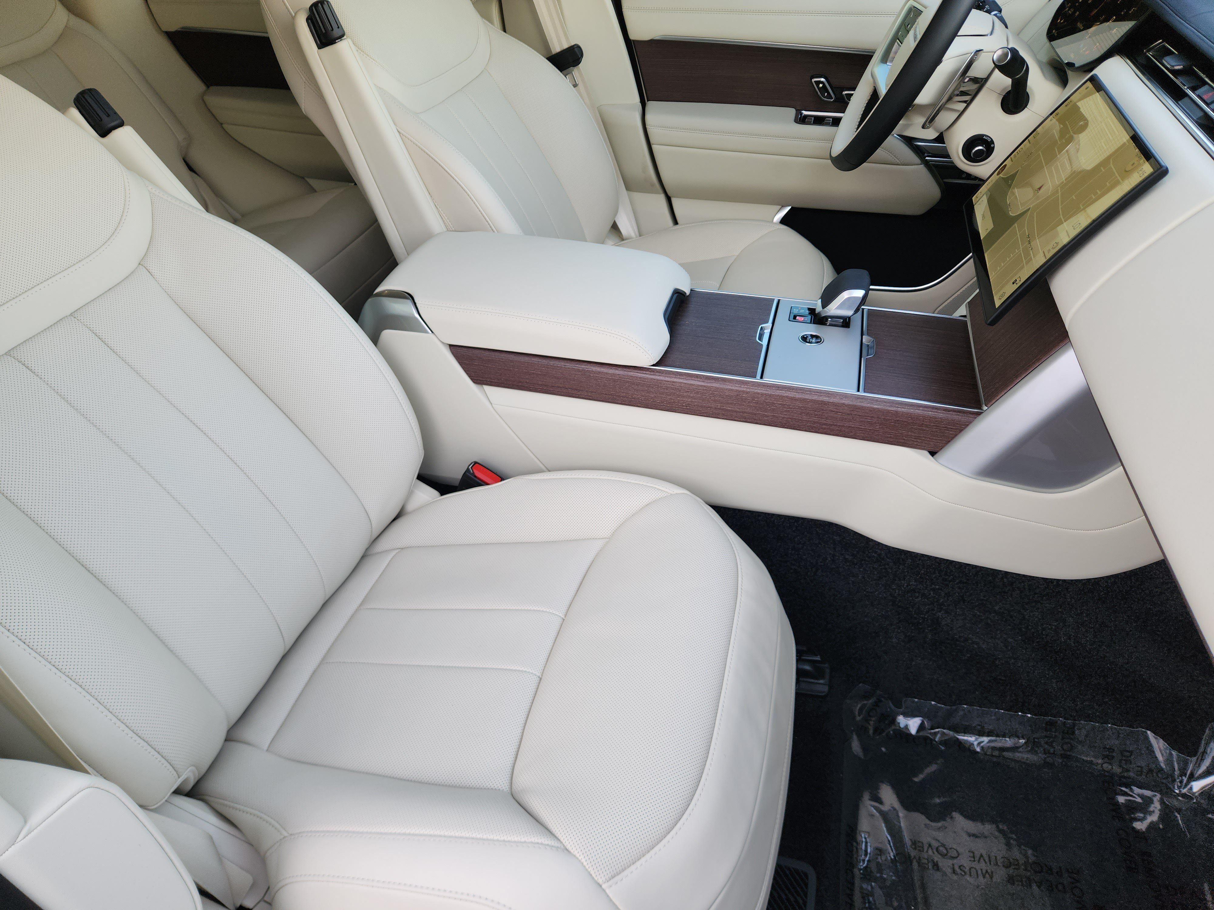 Certified 2026 Land Rover Range Rover SE AWD/4WD image 9