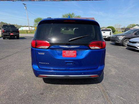 Used 2020 Chrysler Pacifica Touring-L image 5