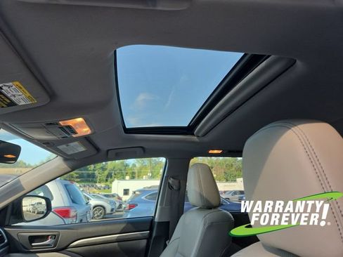 Used 2018 Toyota Highlander Limited FWD image 13