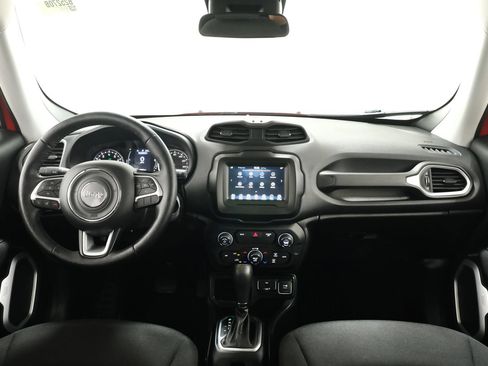 Used 2019 Jeep Renegade Latitude w/ Cold Weather Group FWD image 8