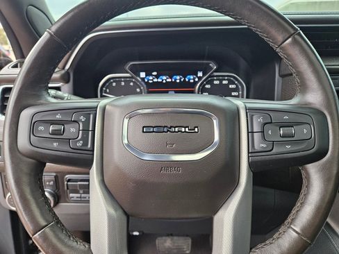Used 2021 GMC Yukon Denali w/ Denali Premium Package image 11