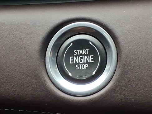 Used 2023 Cadillac Escalade ESV V image 16