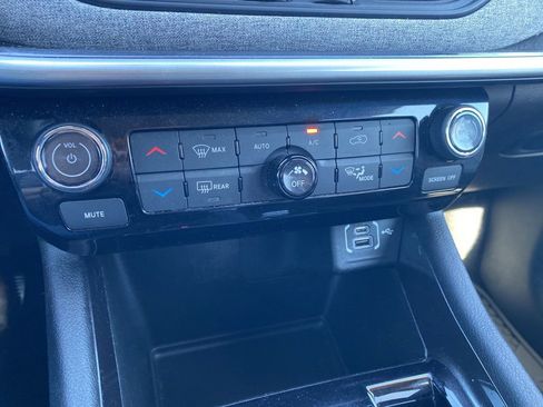 Used 2022 Jeep Compass Latitude w/ Convenience Group image 35