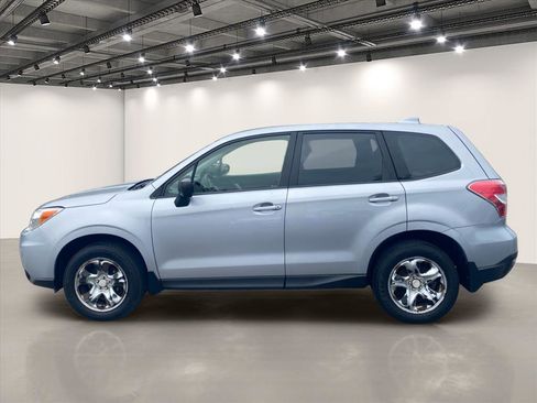 Used 2016 Subaru Forester 2.5i AWD/4WD image 4