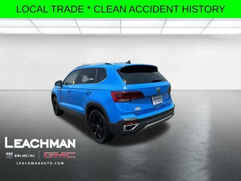 Used 2022 Volkswagen Taos SE FWD image 3