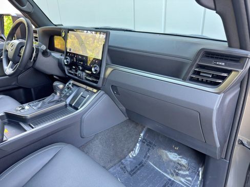 Used 2024 Lexus GX 550 AWD/4WD image 15