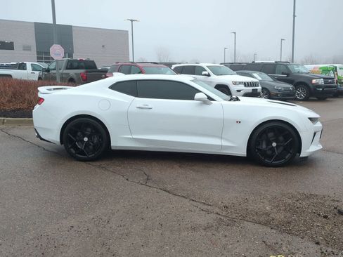 Used 2016 Chevrolet Camaro SS image 9