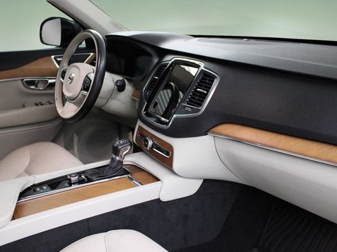 Used 2022 Volvo XC90 T5 Momentum w/ Climate Package FWD image 22
