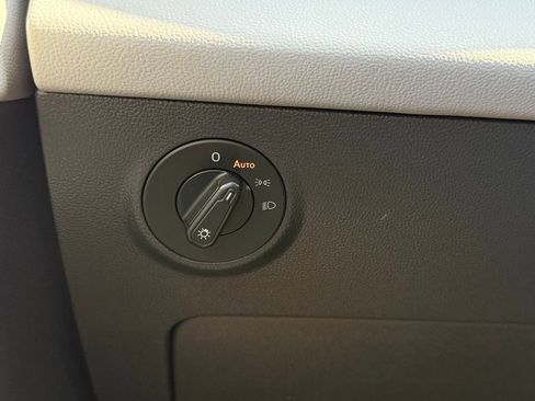 Used 2022 Volkswagen Taos SE image 25