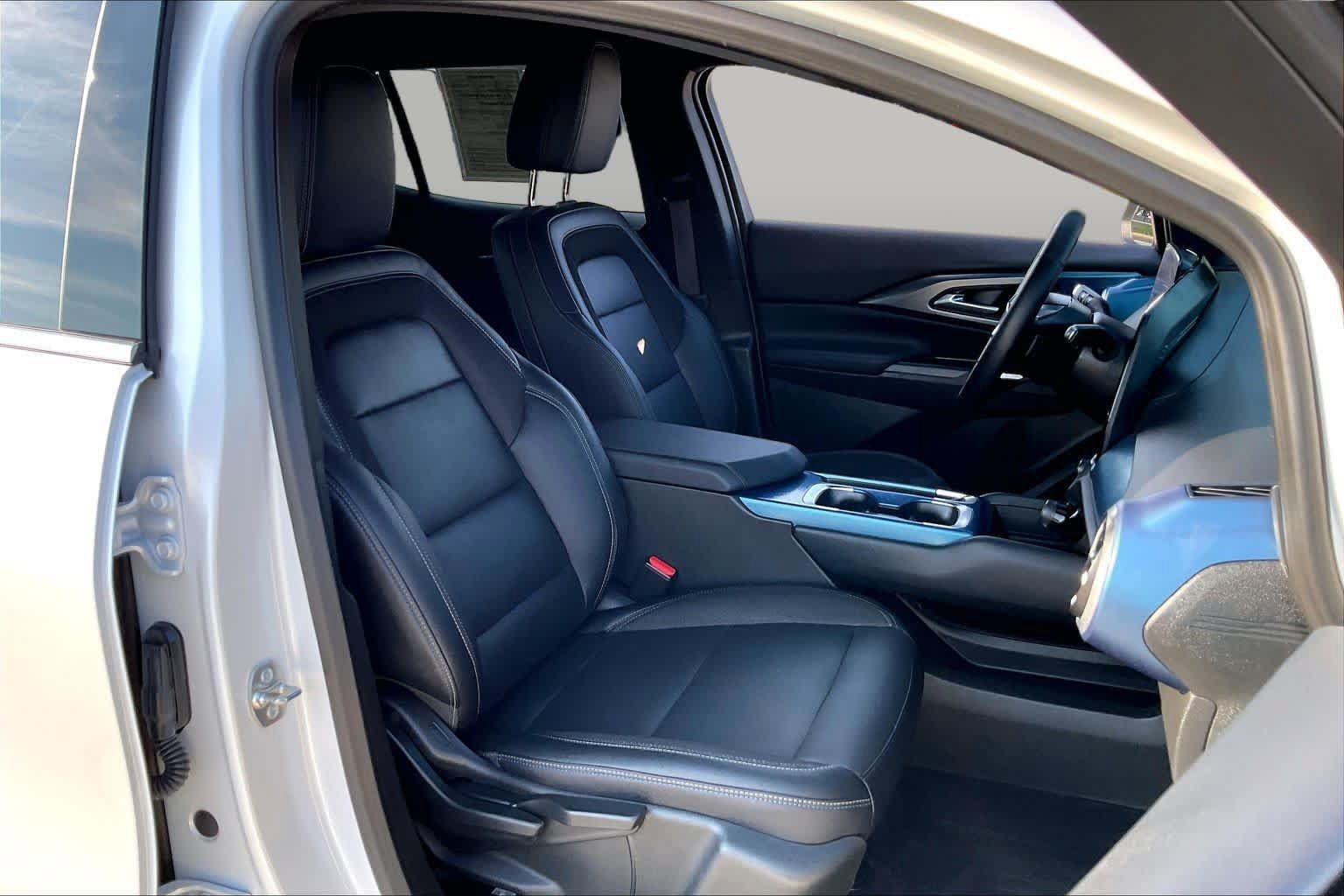 Used 2024 Chevrolet Equinox EV LT w/ LPO, All-Weather Mat Package FWD image 8