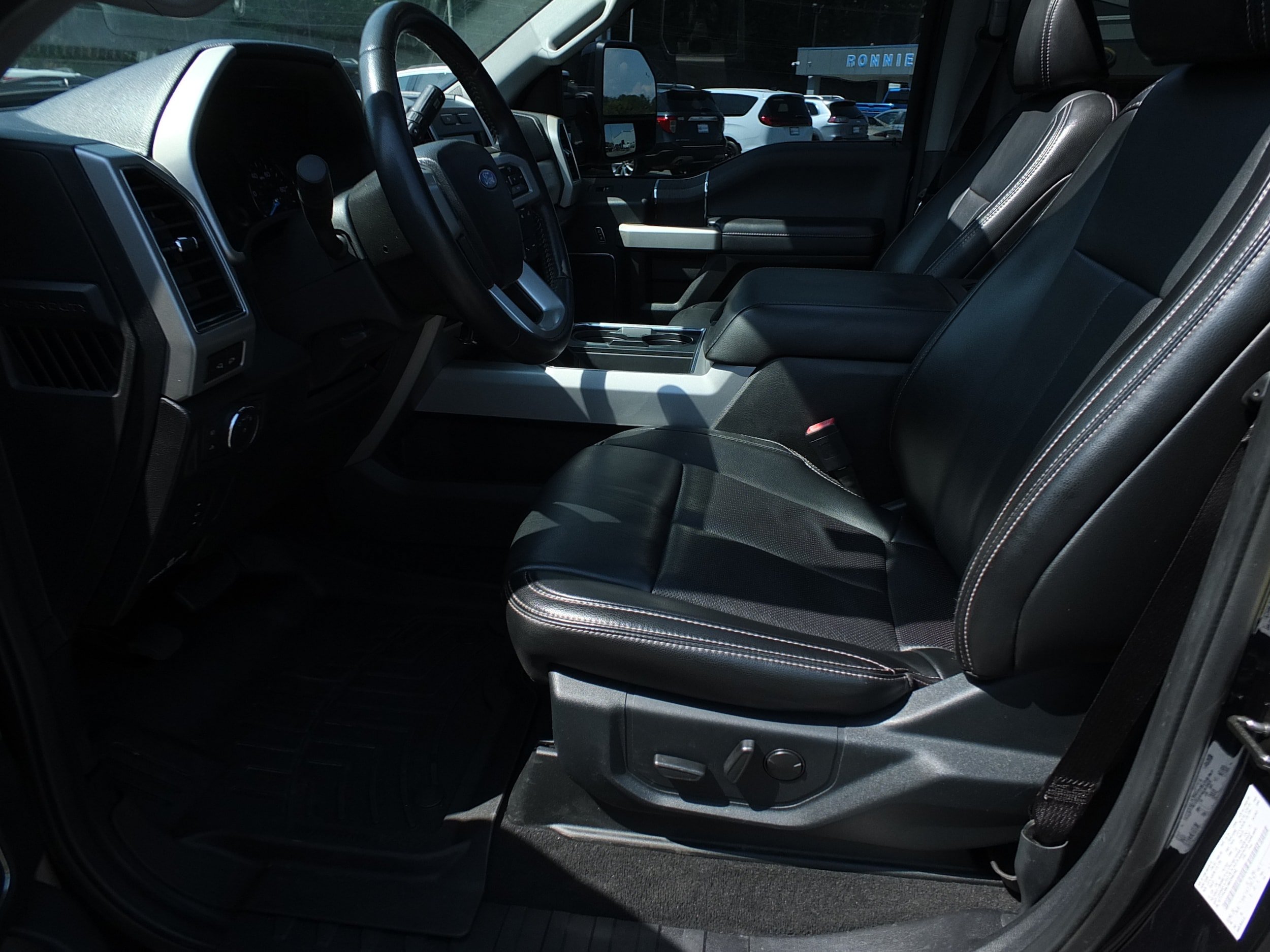 Used 2021 Ford F250 Lariat w/ Lariat Value Package AWD/4WD image 13