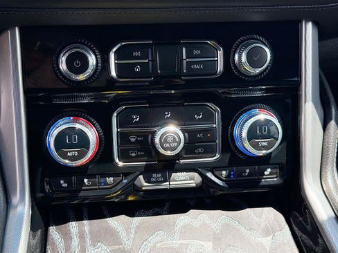Used 2023 GMC Yukon Denali AWD/4WD image 37