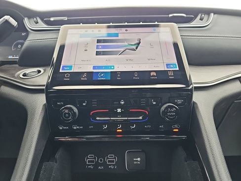 Used 2022 Jeep Grand Cherokee L Limited image 29