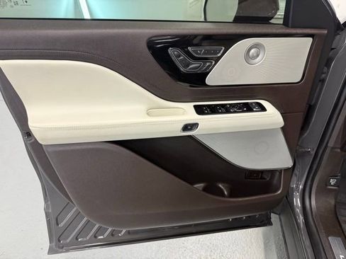 Used 2023 Lincoln Aviator Black Label w/ Class IV Trailer Tow Package image 15