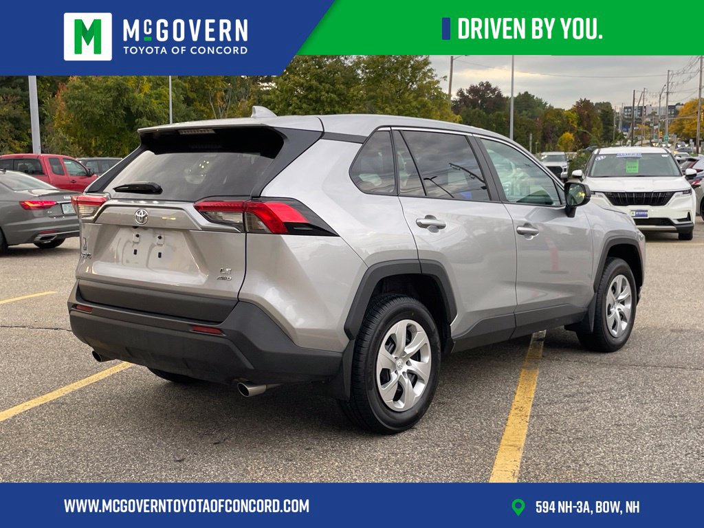 Used 2023 Toyota RAV4 LE AWD/4WD image 5