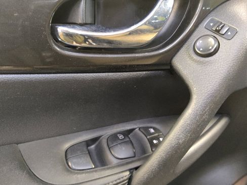 Used 2020 Nissan Rogue S w/ Special Edition Package FWD image 27