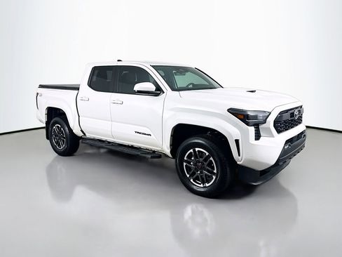 Certified 2024 Toyota Tacoma TRD Sport image 3