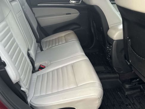 Used 2018 Jeep Grand Cherokee Limited image 28