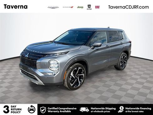 Used 2023 Mitsubishi Outlander SE image 1