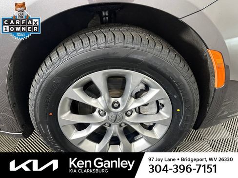 Used 2023 Chrysler Pacifica Touring-L AWD/4WD image 31