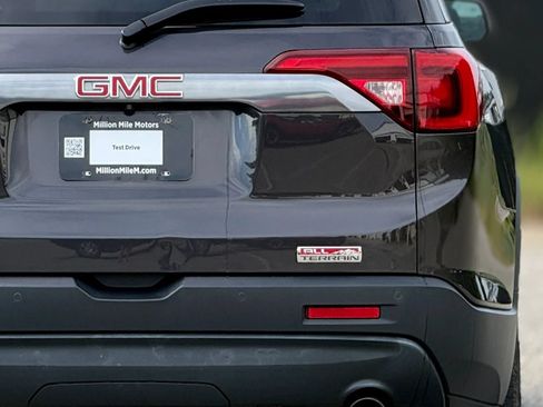 Used 2017 GMC Acadia SLE w/ Driver Alert Package I AWD/4WD image 14